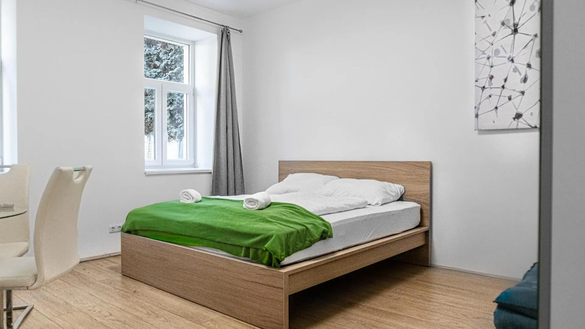 Lovely 2Br Shared Apartment, Enkplatz U3, 15Min To Center contacts